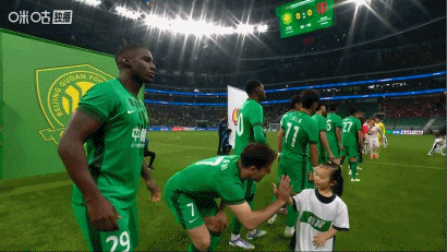 半场:国安0-0成都,韦世豪报复性犯规染黄,王子铭失良机